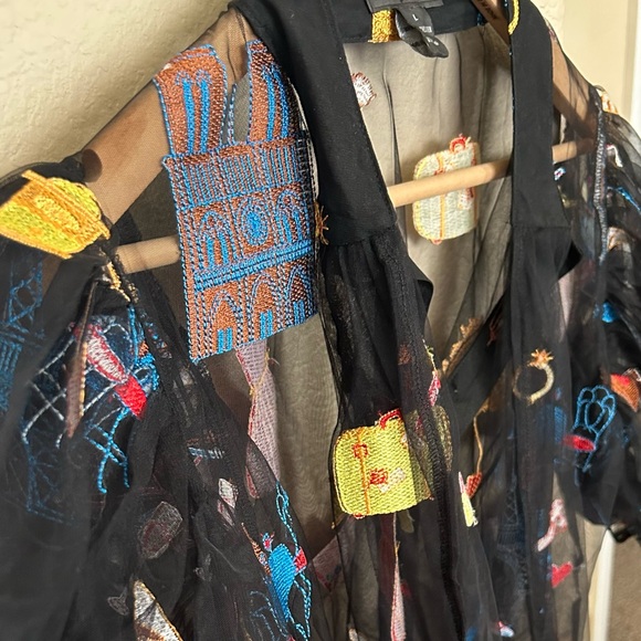 Gracia sheer top with embroidery design. Bonjour Paris ! - Picture 3 of 4